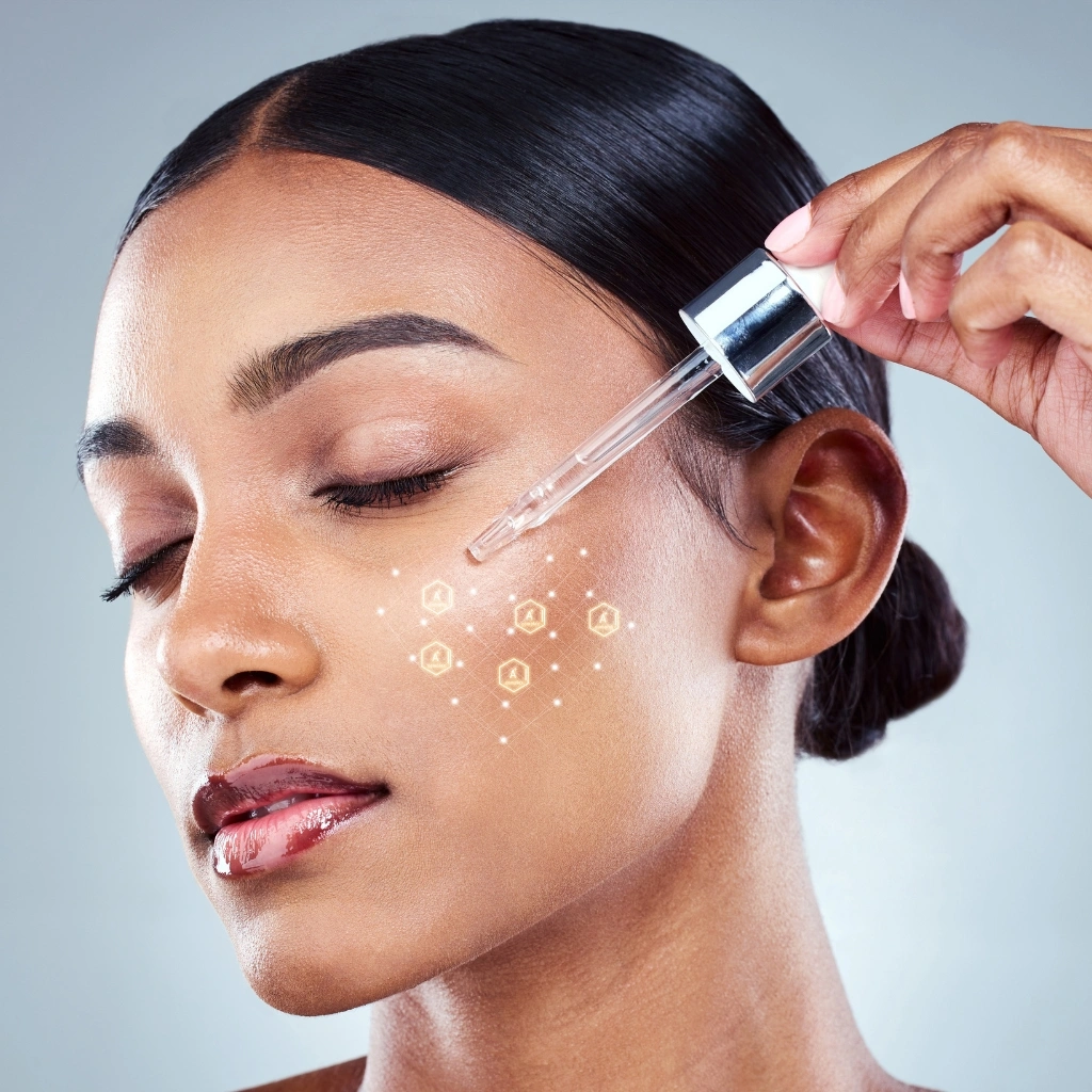 Aplicação de ácido hialurônico para preenchimento facial e hidratação profunda da pele em clínica dermatológica na Zona Sul de São Paulo.